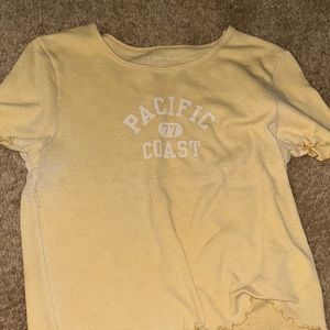 M American Eagle Yellpw shirt